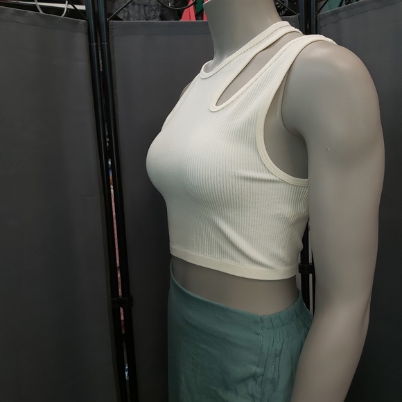 Forever 21 Cropped Ribbed Tank Top - Picture 2 of 9